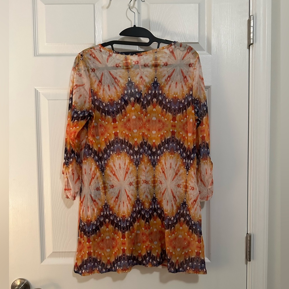EUC 🦋 Chicos print top - Picture 3 of 6